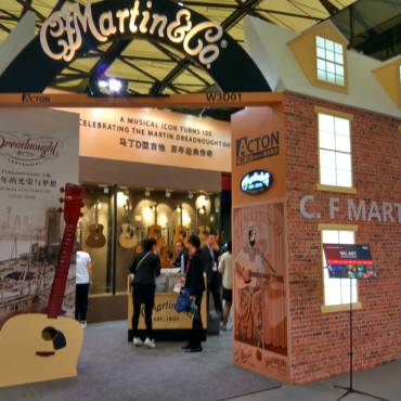 2nd Day at 2016 Music China–World Famous Guitar brands!