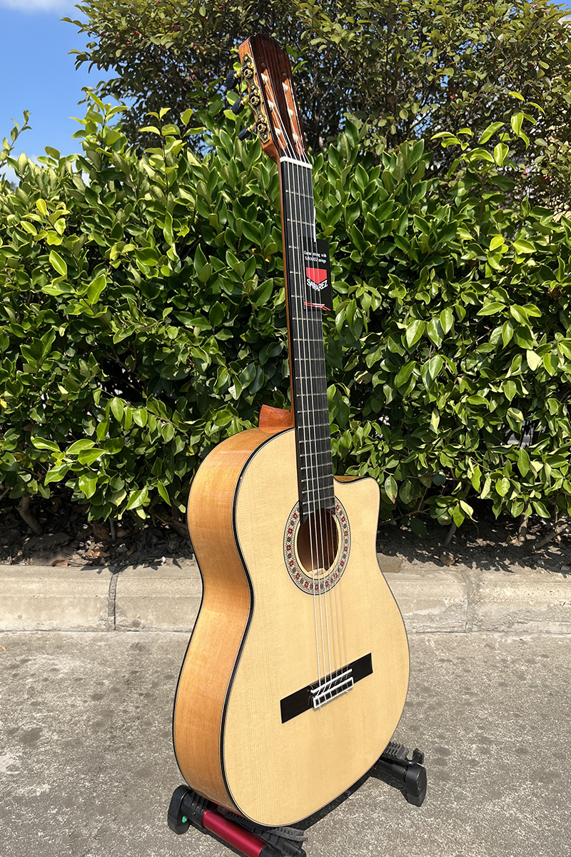 cutaway flamenco guitar aiersi (1)