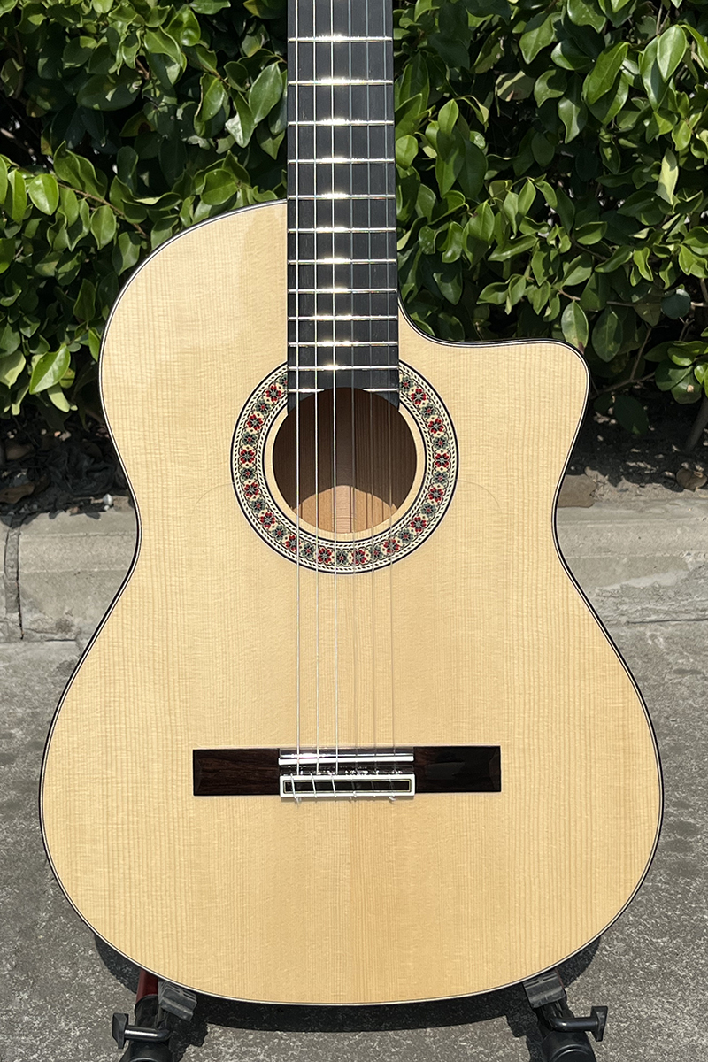 cutaway flamenco guitar aiersi (4)