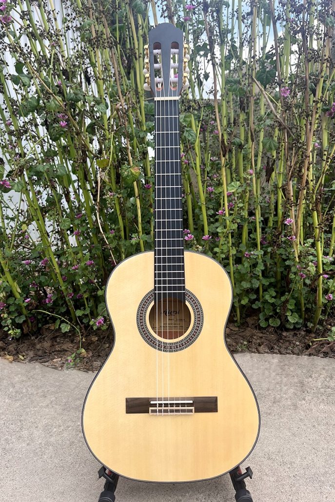 36 inch classical guitar (1)