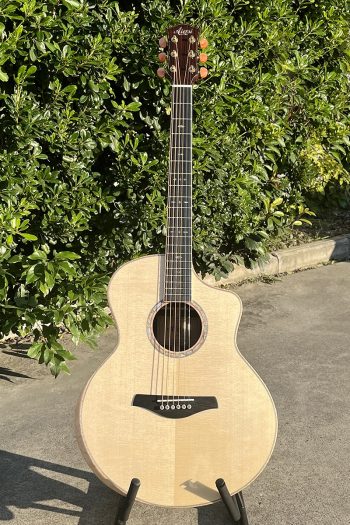 [Video] Armrest Design All Solid Spruce Top Fingerstyle Concert Acoustic Guitar